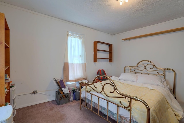 124 Wyandotte St, Lancaster, OH 43130 - bedroom with carpet and a textured ceiling