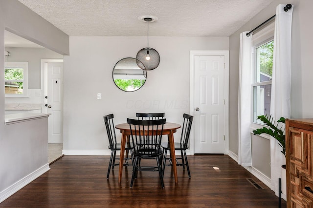 2486 Cranford Rd, Columbus, OH 43221 - dining area featuring dark wood-style flooring and a textured ceiling