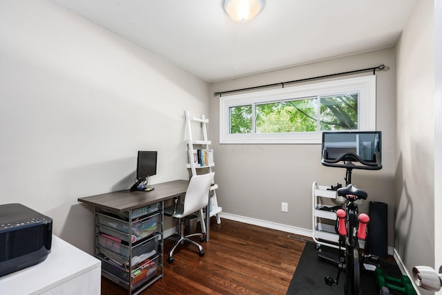 2486 Cranford Rd, Columbus, OH 43221 - office area with wood finished floors and baseboards