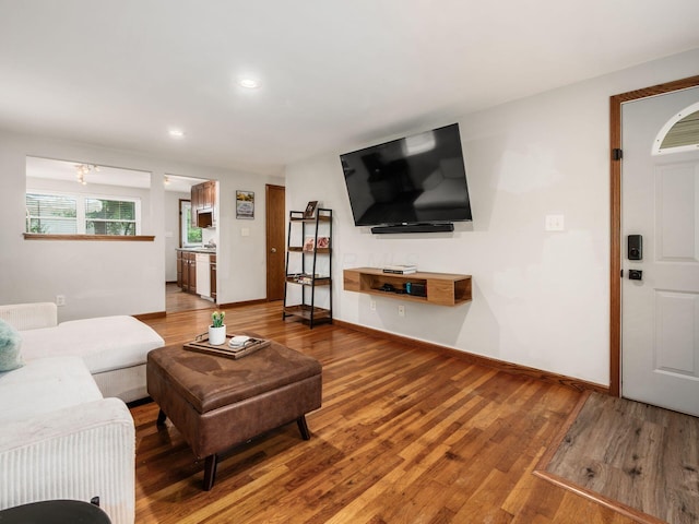 1410 Chelmsford Sq S, Columbus, OH 43229 - living room featuring wood finished floors and recessed lighting