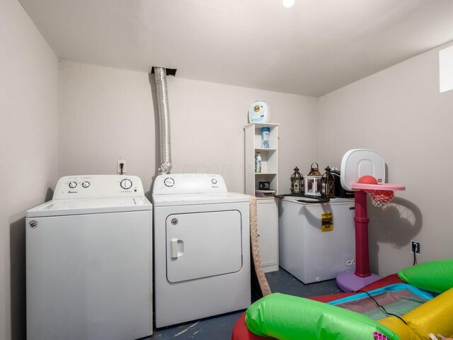 1410 Chelmsford Sq S, Columbus, OH 43229 - washroom featuring separate washer and dryer and water heater
