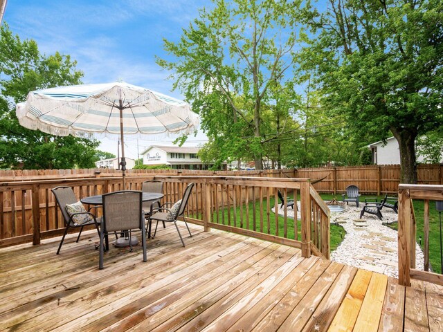 1410 Chelmsford Sq S, Columbus, OH 43229 - wooden deck featuring outdoor dining space and a fenced backyard