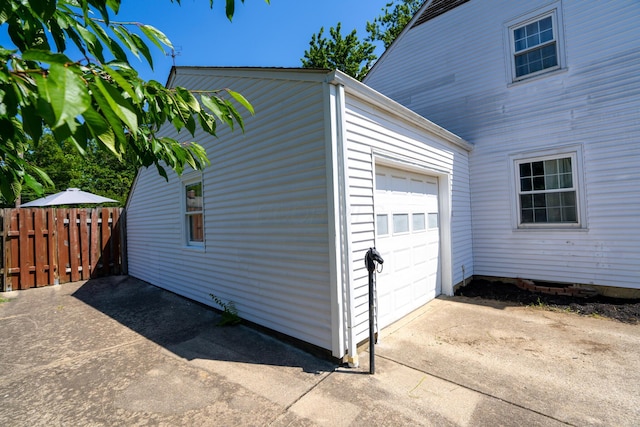 4754 Amesbury Way, Columbus, OH 43228 - garage featuring driveway