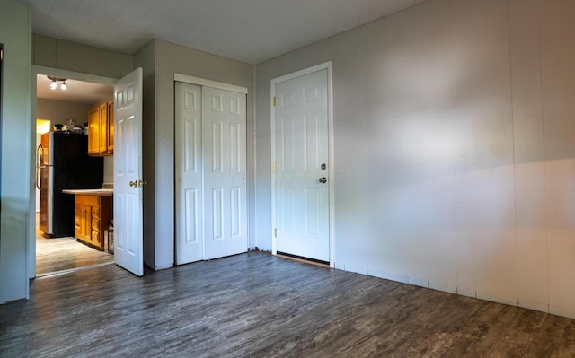 4754 Amesbury Way, Columbus, OH 43228 - entrance foyer featuring dark wood finished floors