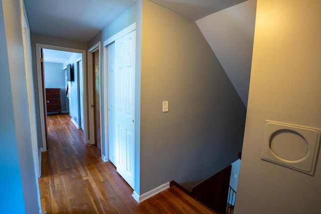 4754 Amesbury Way, Columbus, OH 43228 - hall with an upstairs landing, wood finished floors, and vaulted ceiling
