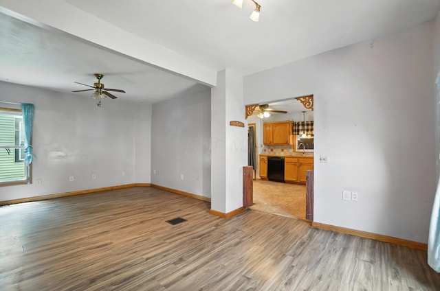 99 N Williams St, Newark, OH 43055 - unfurnished room with a ceiling fan and light wood-style flooring