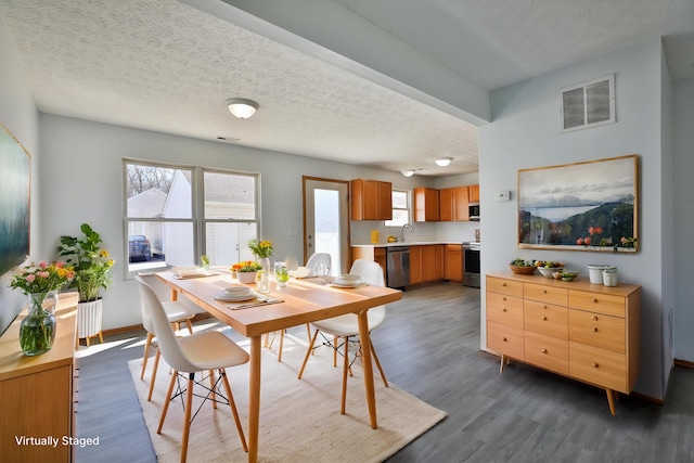 1852 Meadowlawn Dr, Columbus, OH 43219 - dining room with wood finished floors and a textured ceiling