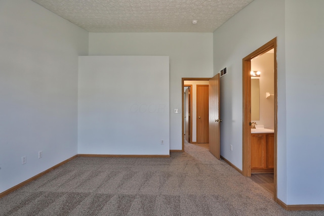 1852 Meadowlawn Dr, Columbus, OH 43219 - unfurnished bedroom featuring carpet flooring, a textured ceiling, and ensuite bathroom