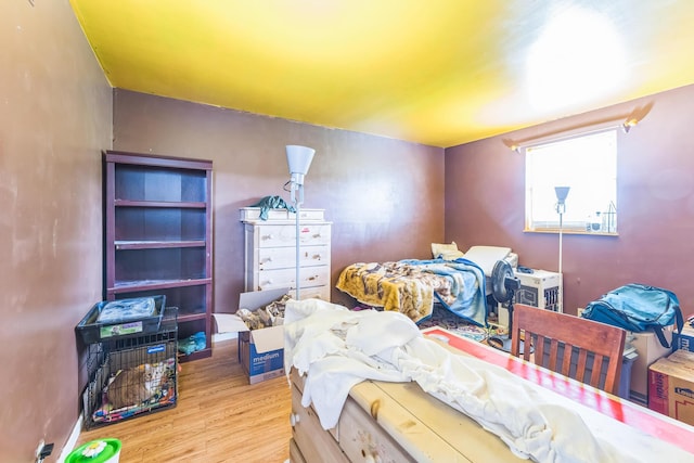 123 Deerwalk Cir, Marietta, OH 45750 - bedroom featuring wood finished floors