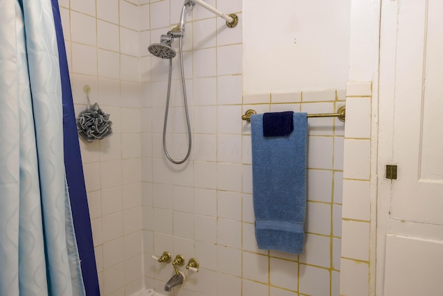 72 S Oakley Ave, Columbus, OH 43204 - full bathroom featuring shower / tub combo