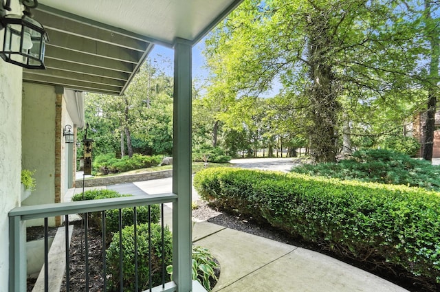 96 Executive Ct Unit B, Westerville, OH 43081 - view of porch