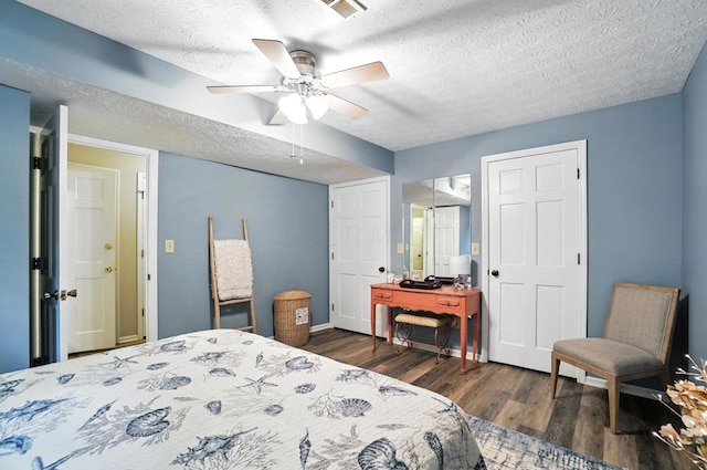 96 Executive Ct Unit B, Westerville, OH 43081 - bedroom with dark wood-style flooring, a textured ceiling, and a ceiling fan