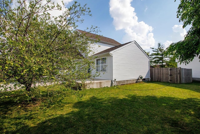 1229 Treehaven Ln, Columbus, OH 43204 - view of side of home