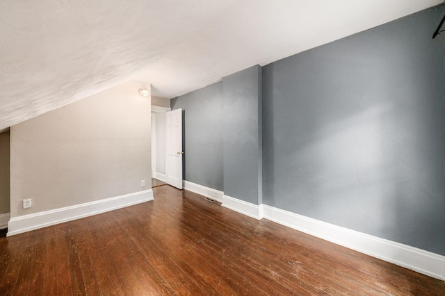 675-677 Beech St, Columbus, OH 43206 - bonus room featuring wood finished floors and lofted ceiling