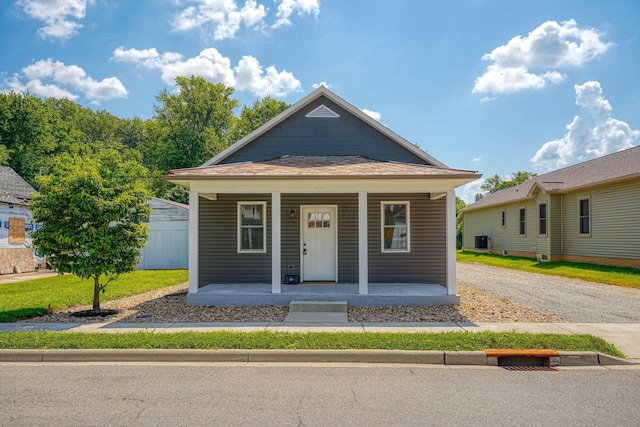 424 N Walnut St, Logan, OH 43138 - view of front facade with a porch