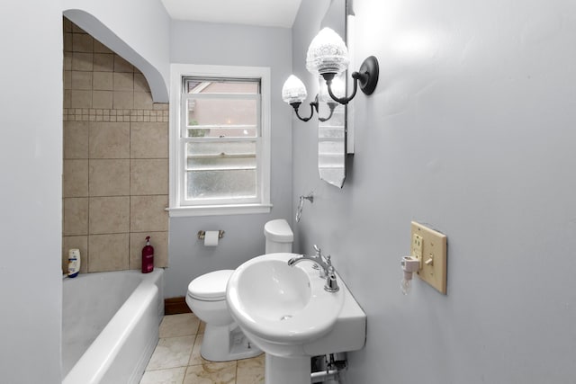 206 Lintner St, Columbus, OH 43230 - full bath with a tub to relax in and toilet