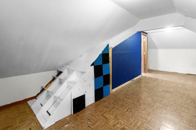 206 Lintner St, Columbus, OH 43230 - bonus room with vaulted ceiling and baseboards
