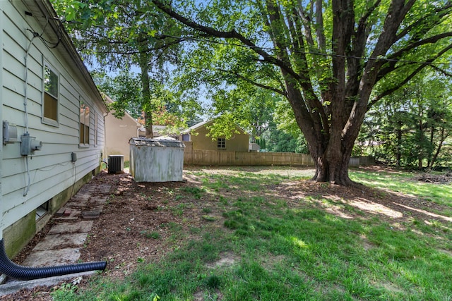 206 Lintner St, Columbus, OH 43230 - view of yard with a storage shed