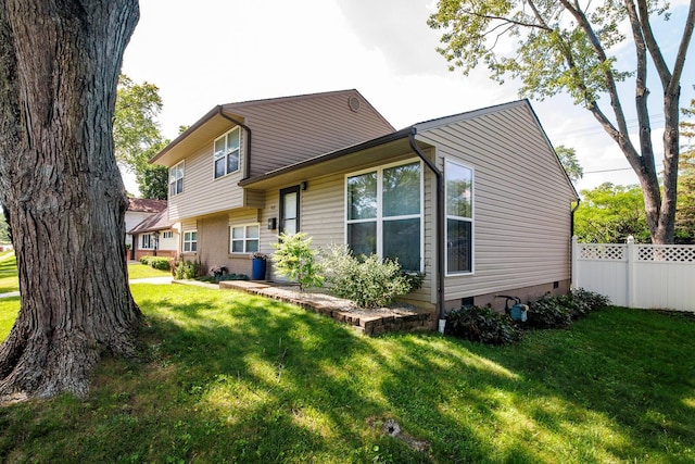 922 Afton Rd, Columbus, OH 43221 - back of property with crawl space