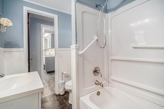 2883 Tucker Rd, Lucas, OH 44843 - full bath featuring vanity, tub / shower combination, and wainscoting