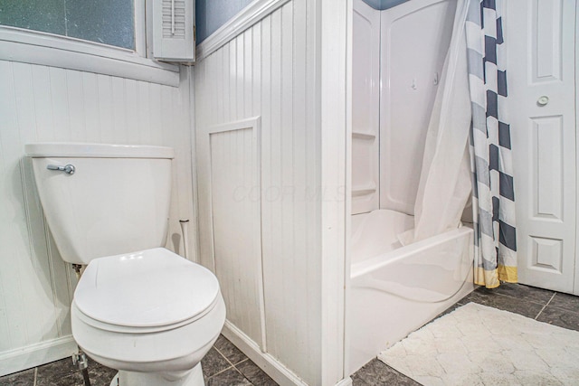 2883 Tucker Rd, Lucas, OH 44843 - full bathroom featuring toilet and shower / tub combo with curtain