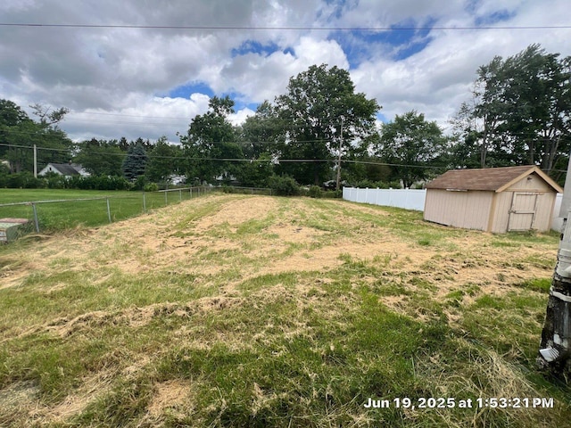 2652 Landsburn Dr, Columbus, OH 43231 - view of yard featuring a storage shed