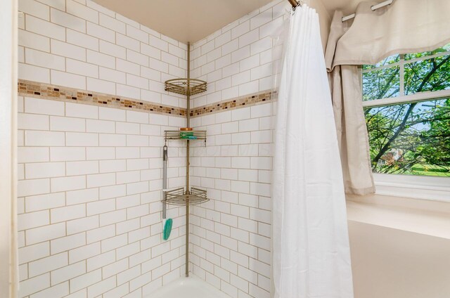 277 Mill Race Rd, Granville, OH 43023 - bathroom with a tile shower