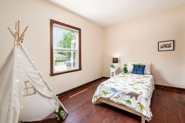 854 E Weber Rd, Columbus, OH 43211 - bedroom with baseboards and hardwood / wood-style floors