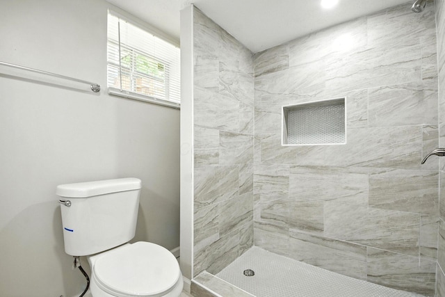 87 N Warren Ave, Columbus, OH 43204 - bathroom with toilet and tiled shower