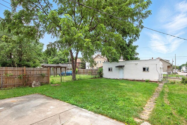 87 N Warren Ave, Columbus, OH 43204 - fenced backyard featuring a patio area