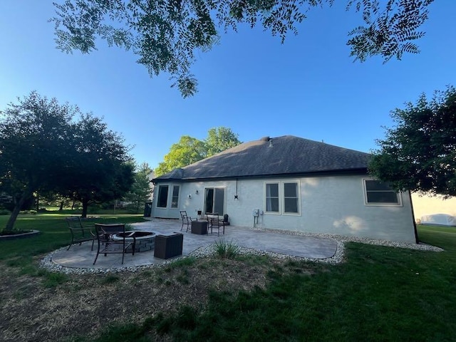 450 Village Ridge Ct, Powell, OH 43065 - back of property featuring an outdoor fire pit, a yard, a patio, and stucco siding