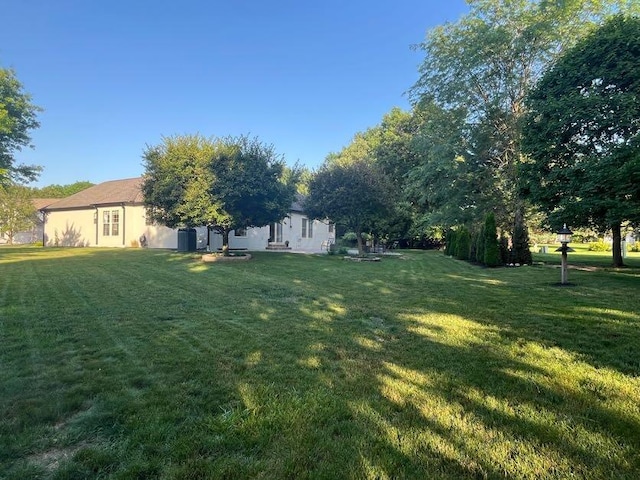450 Village Ridge Ct, Powell, OH 43065 - view of green lawn