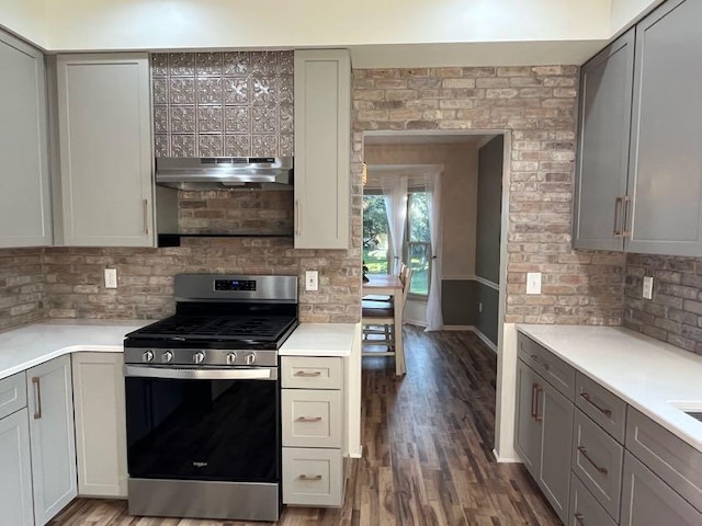 450 Village Ridge Ct, Powell, OH 43065 - kitchen with gas range, under cabinet range hood, gray cabinetry, backsplash, and light countertops