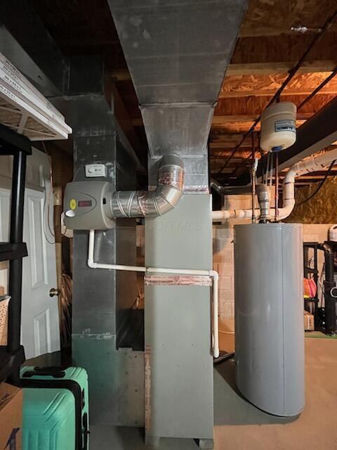 450 Village Ridge Ct, Powell, OH 43065 - utilities featuring water heater