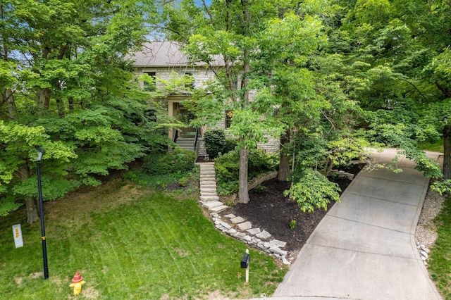 1828 Bradford Cir, Newark, OH 43055 - view of grassy yard featuring stairs