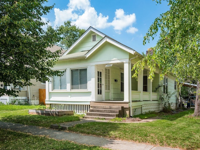 1482 Briarwood Ave, Columbus, OH 43211 - bungalow featuring a porch and a front lawn