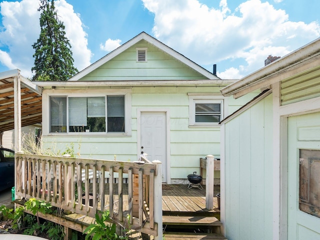 1482 Briarwood Ave, Columbus, OH 43211 - view of front facade with a wooden deck