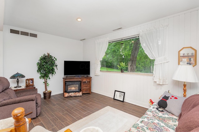 1374 Hanover Ct, Circleville, OH 43113 - living area with wood finished floors and recessed lighting