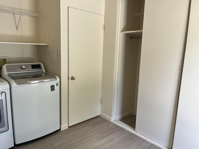 1848 Milden Rd, Columbus, OH 43221 - washroom featuring independent washer and dryer and wood finished floors