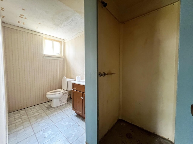 1444 Chesterton Sq N, Columbus, OH 43229 - bathroom with vanity and toilet