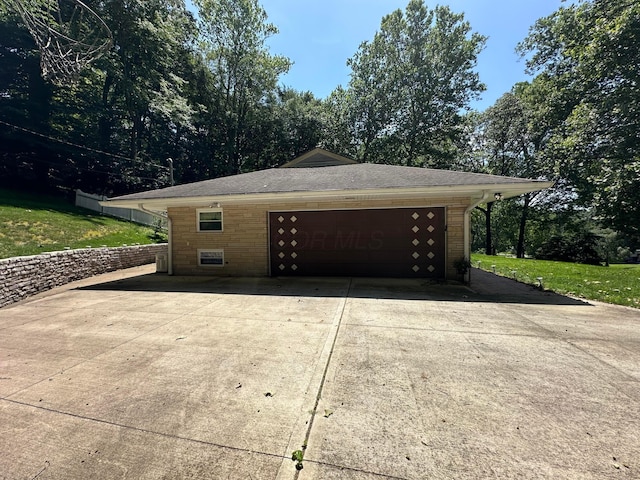1080 Sycamore Dr, Lancaster, OH 43130 - view of garage