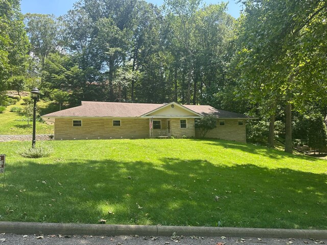 1080 Sycamore Dr, Lancaster, OH 43130 - view of front facade featuring a front yard