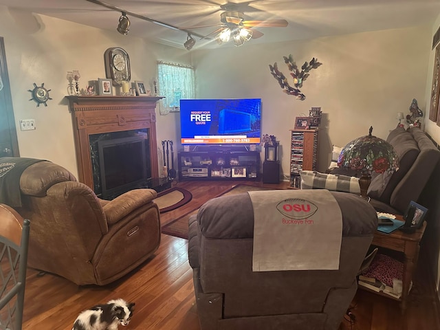 1080 Sycamore Dr, Lancaster, OH 43130 - living area featuring ceiling fan and wood finished floors