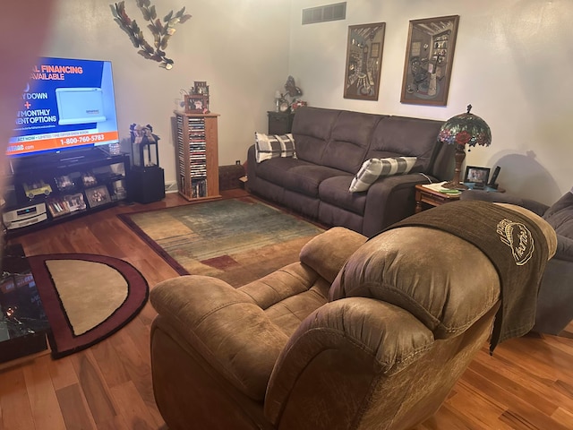 1080 Sycamore Dr, Lancaster, OH 43130 - living area with wood finished floors