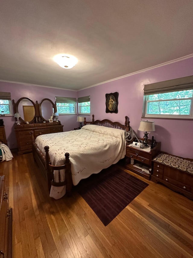 1080 Sycamore Dr, Lancaster, OH 43130 - bedroom featuring hardwood / wood-style flooring and crown molding