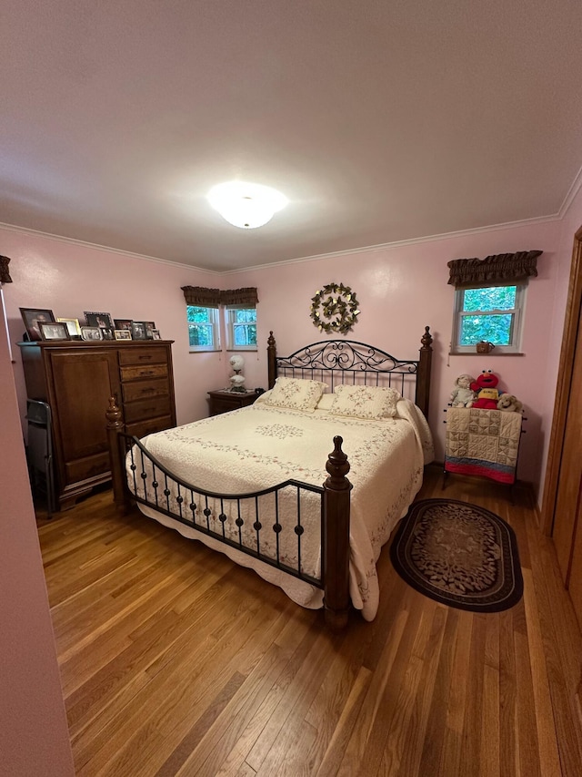 1080 Sycamore Dr, Lancaster, OH 43130 - bedroom featuring wood finished floors and ornamental molding