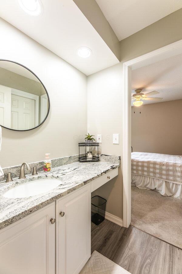 419 Wooten Ct S, Powell, OH 43065 - ensuite bathroom featuring wood finished floors, vanity, and ceiling fan