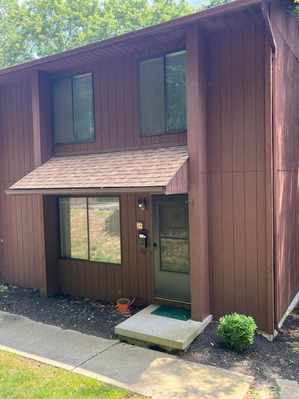 1442 Londondale Unit 2-4, Newark, OH 43055 - view of exterior entry with a shingled roof