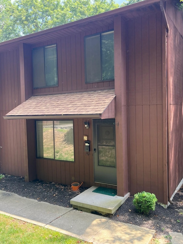 1442 Londondale Unit 2-4, Newark, OH 43055 - view of exterior entry with a shingled roof