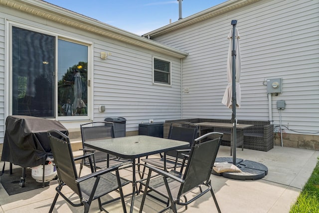 2587 Weeping Willow Ct, Columbus, OH 43207 - view of patio / terrace featuring outdoor dining space and area for grilling